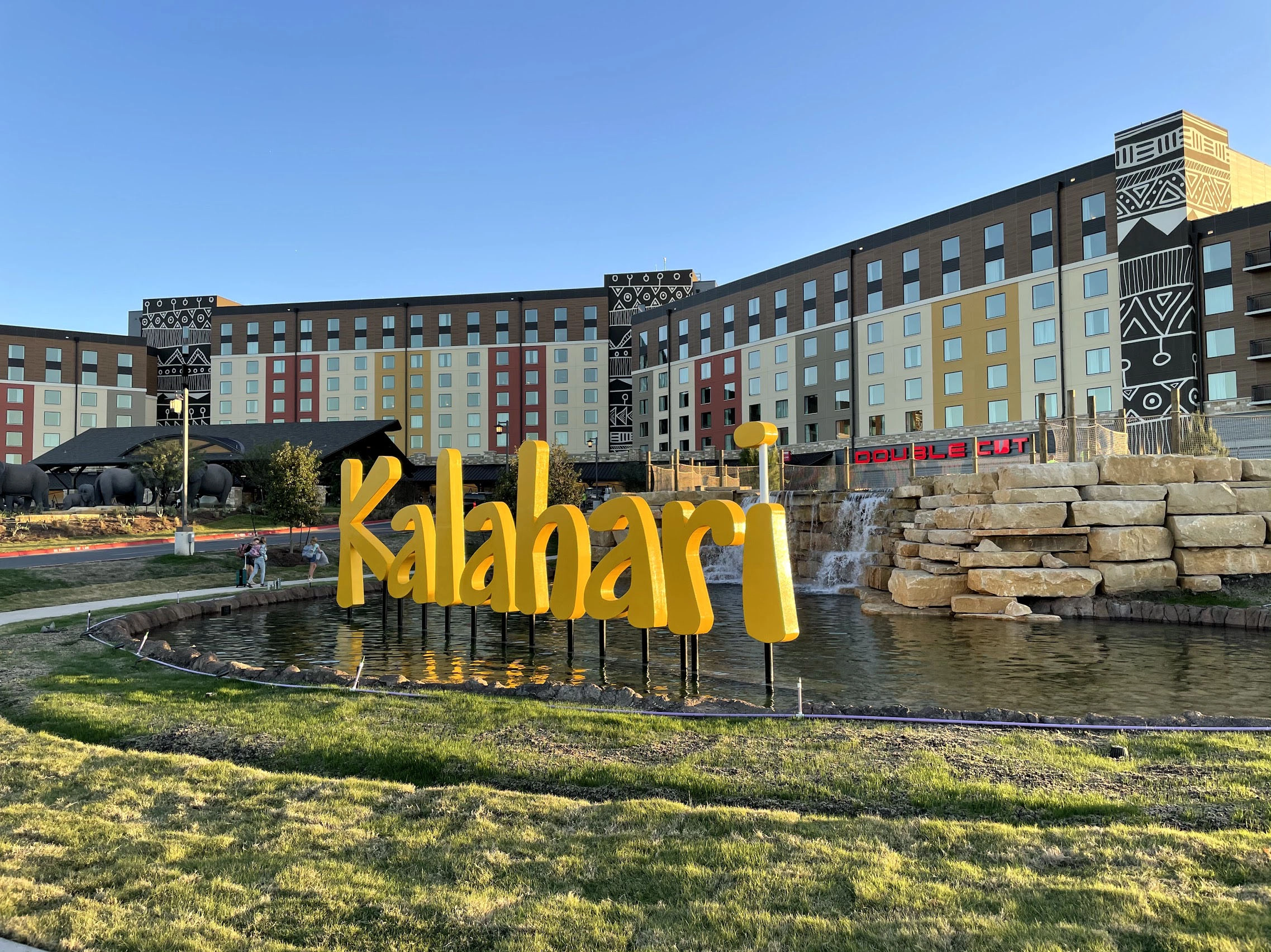 photo of the sign and front of the Kalahari resort in Round Rock Texas